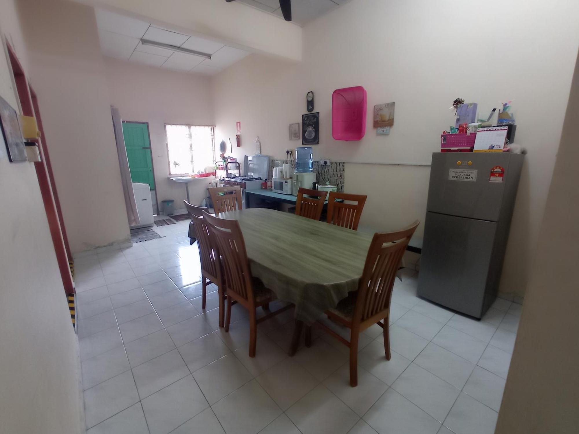 Homestay Melewar Parit Raja Exterior photo