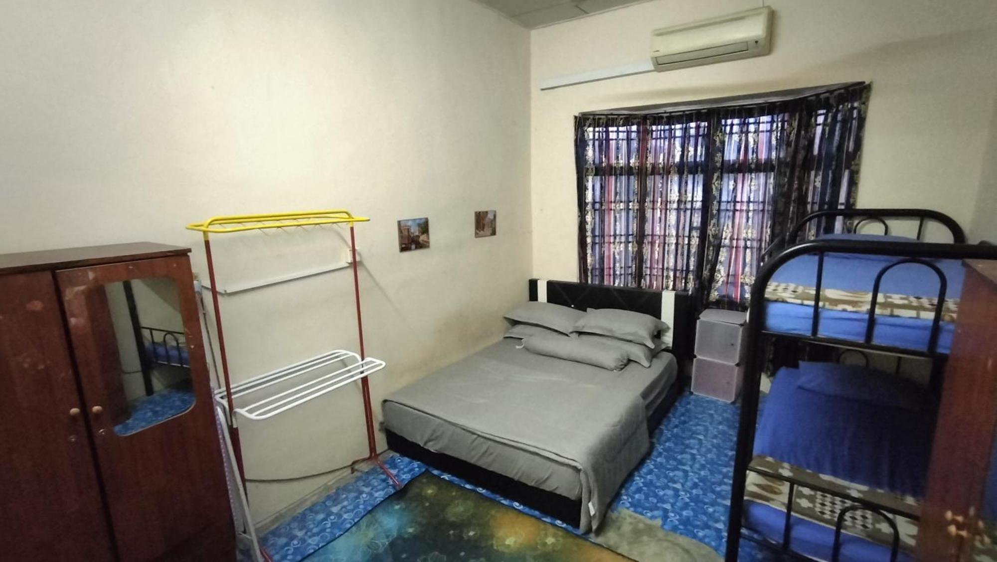 Homestay Melewar Parit Raja Exterior photo